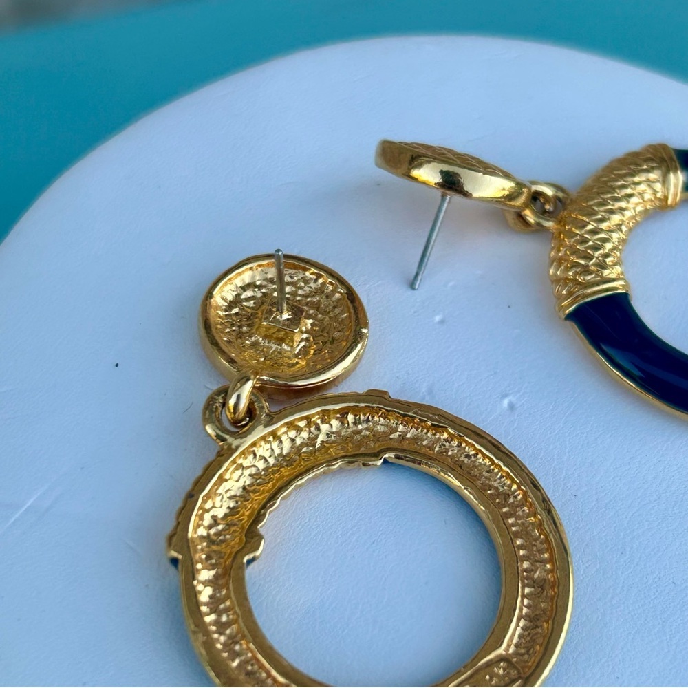 Vintage Anne Klein ©AK Gold Tone Navy Blue Enamel Door Knocker Earrings - Picture 4 of 6